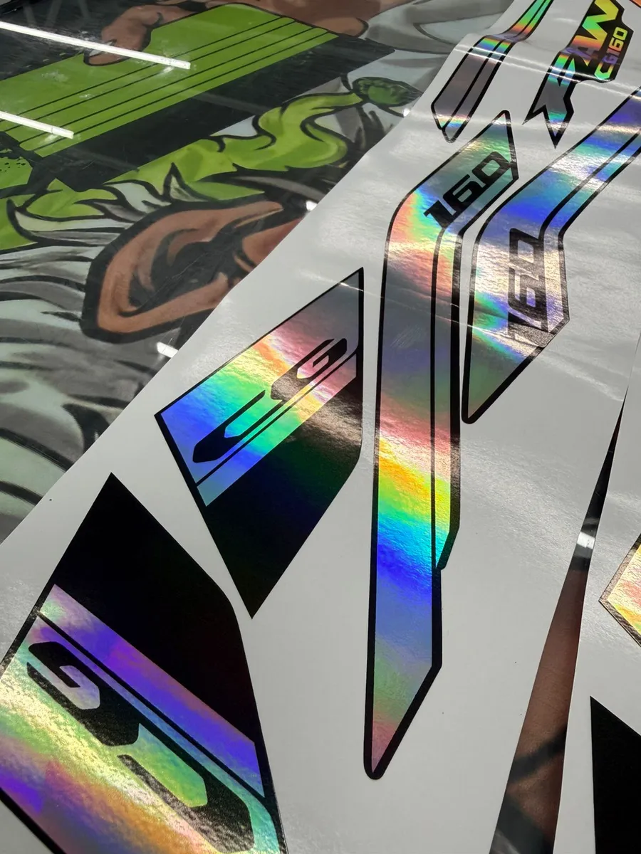 D_NQ_NP_2X_852483-MLB94287202007_102025-F-kit-adesivos-holografico-fan-160-2025-decalque-colante-vinil